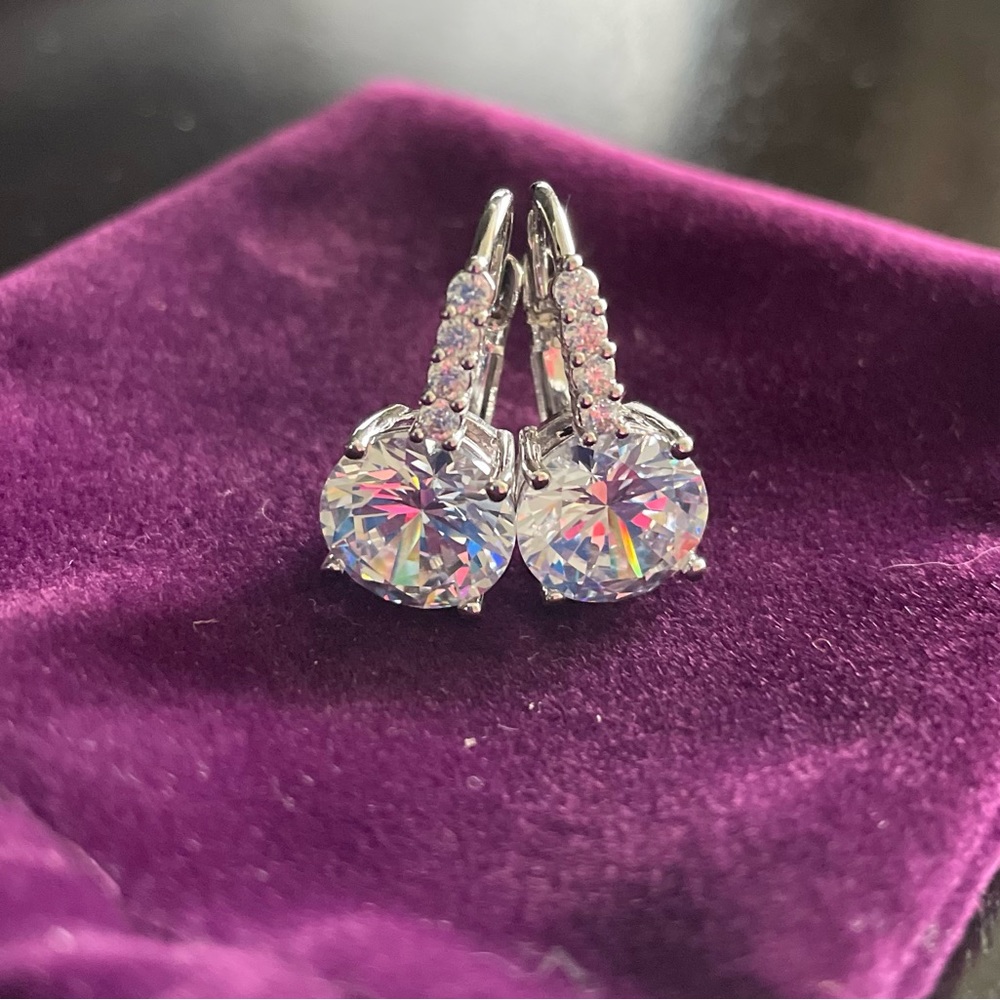 Rhinestone drop earrings in silver.